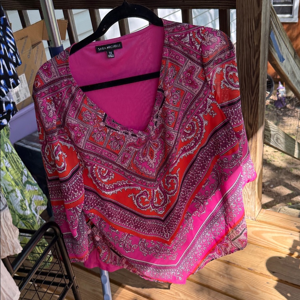 NWOT Sara Michelle 1X Pink & Orange  Paisley handkerchief hem V-Neck Tunic Top
